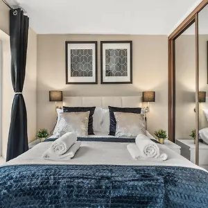 Sleek And Stylish 2 Bed With Garden And Parking Apartment Sheffield