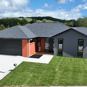 Brand New House With 5 Bedroom And 3 Full Bathroom Holiday home Rotorua
