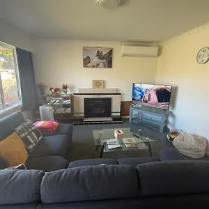 3 Bedroom By The Reserve Holiday home Rotorua